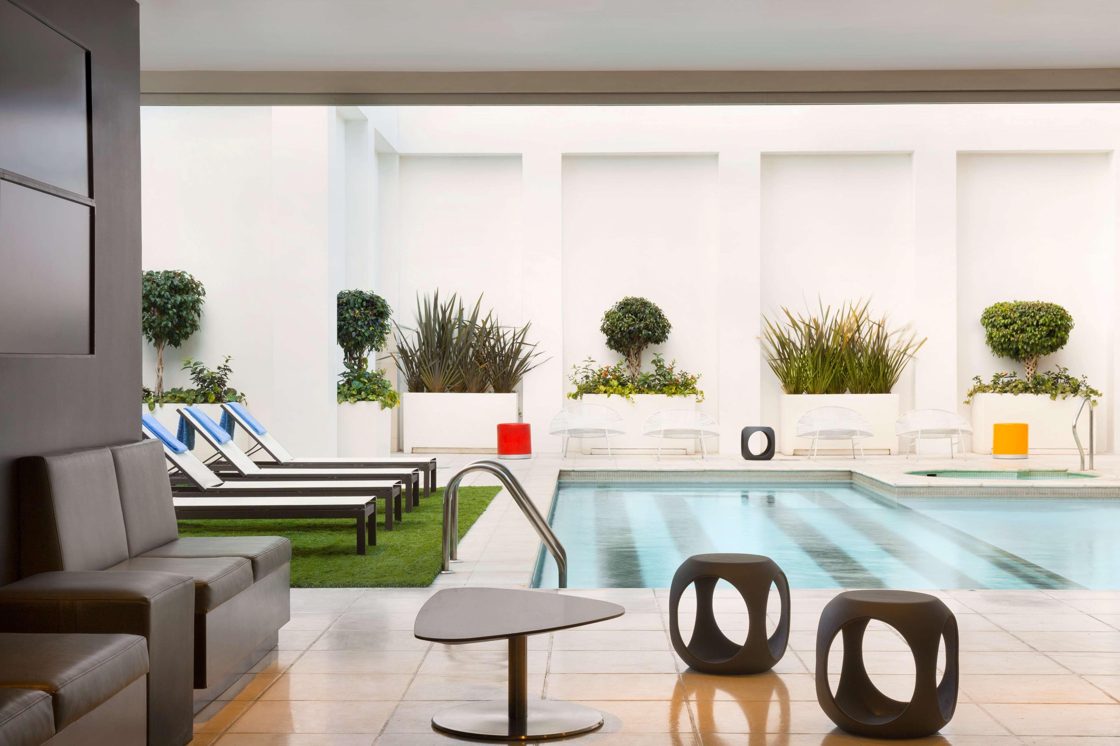D Sabana Hotel San Jose  Eksteriør bilde The pool at the W London