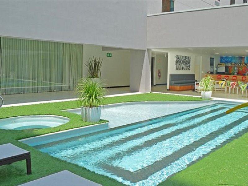 D Sabana Hotel San Jose  Eksteriør bilde Artificial grass in a swimming pool